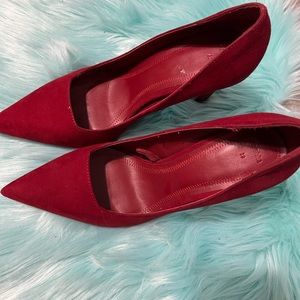 BERSHKA SIZE 39 USA 8